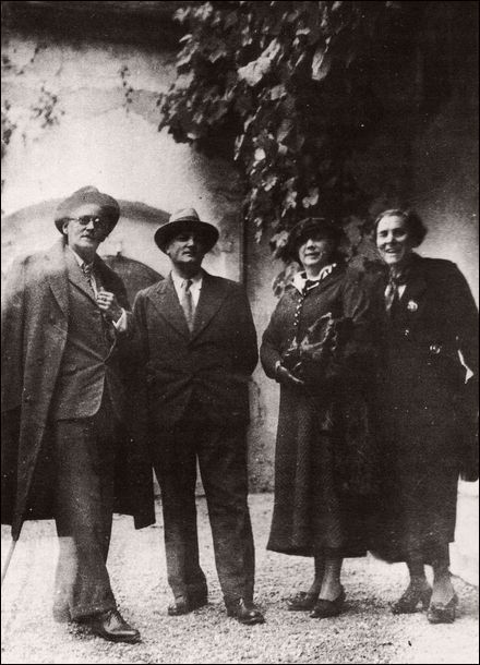 James Joyce, Eugene Jolas, Nora Joyce, Carola Giedion-Welcker, 1936; photo by Sigfried Giedion.