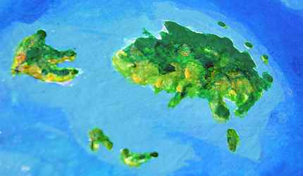 Orbital photo of Lavre (left) and Montalir (right), two green hilly islands on Lyr, a model of a huge sea-world.